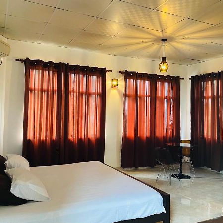 Aramba Resort Dondra Bagian luar foto