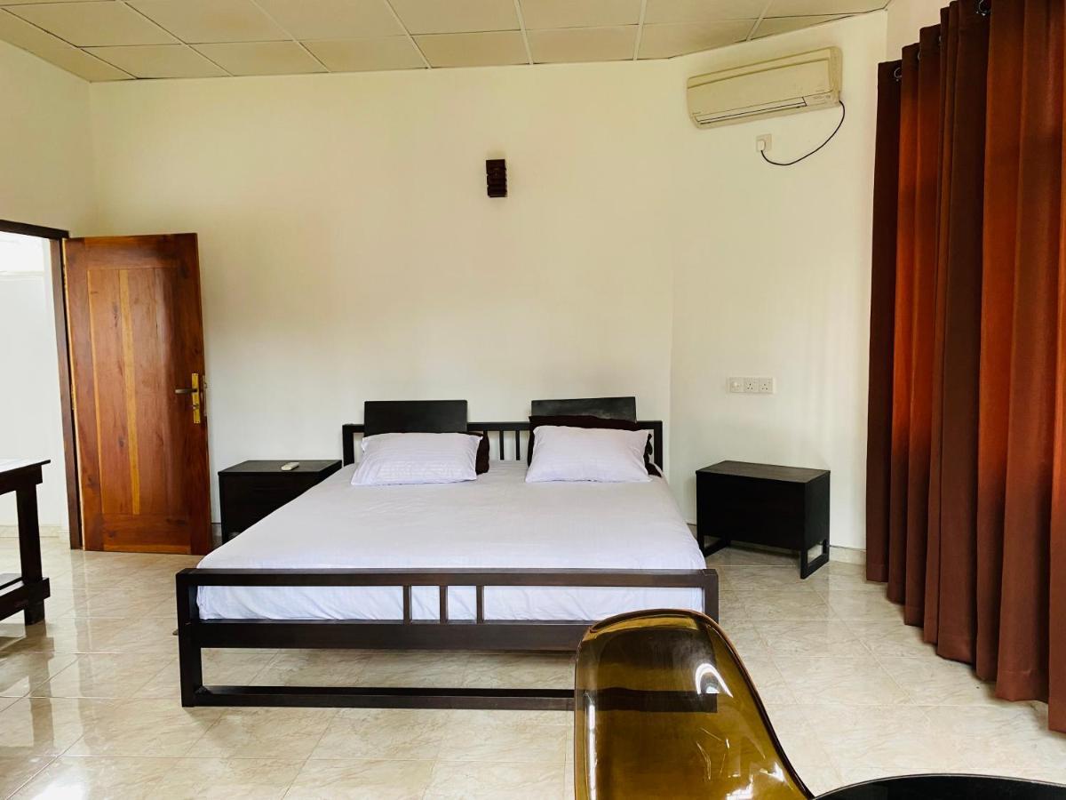 Aramba Resort Dondra Bagian luar foto