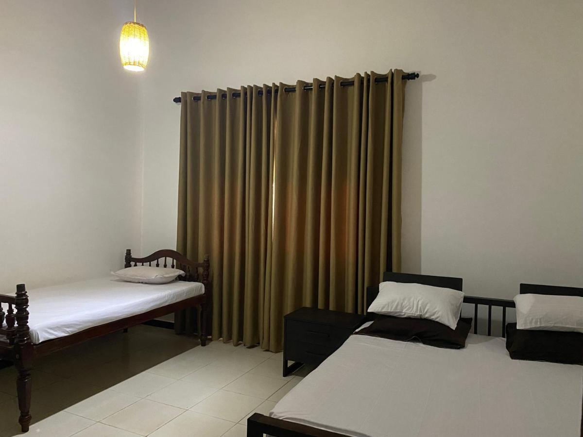 Aramba Resort Dondra Bagian luar foto