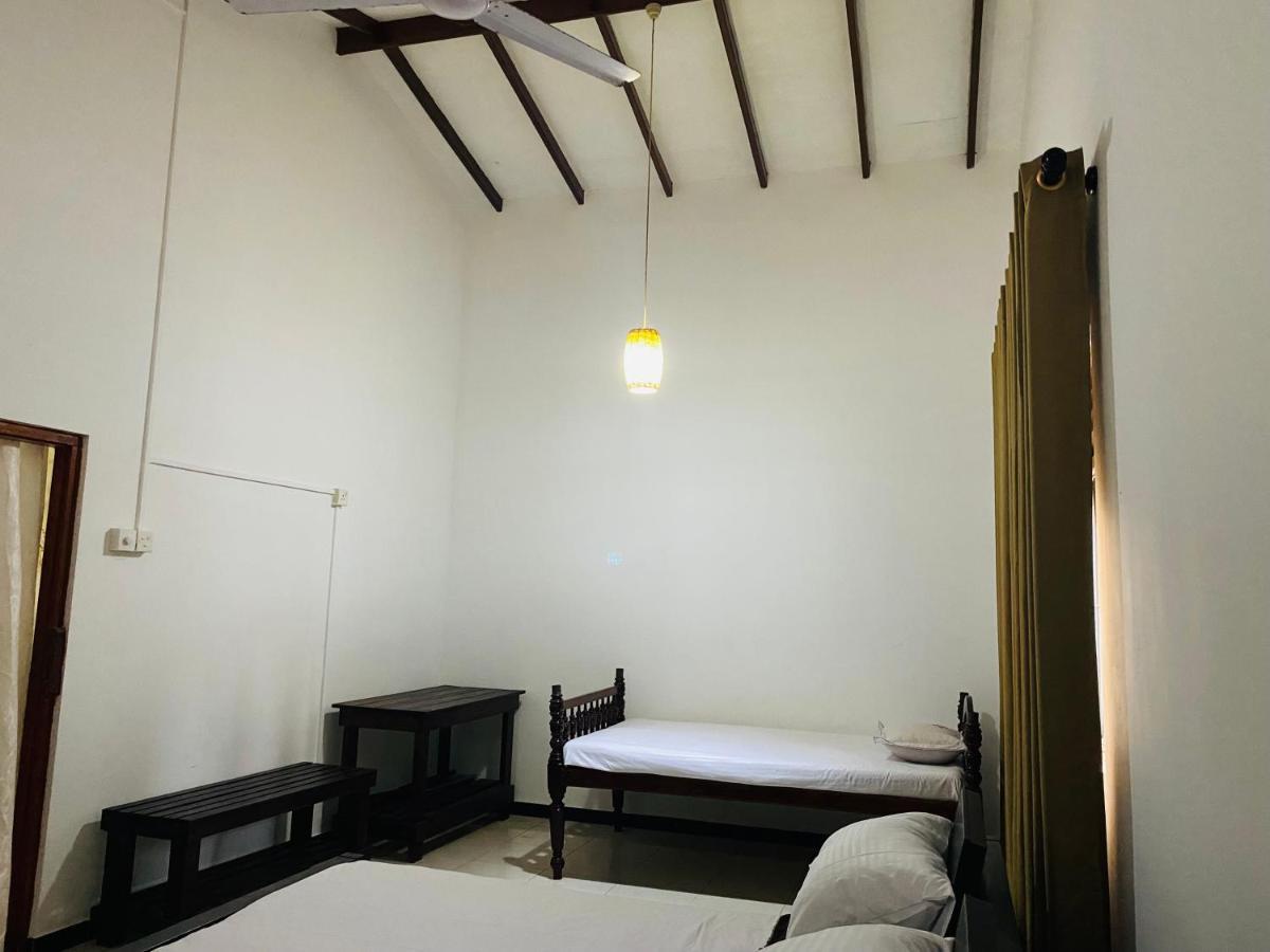 Aramba Resort Dondra Bagian luar foto