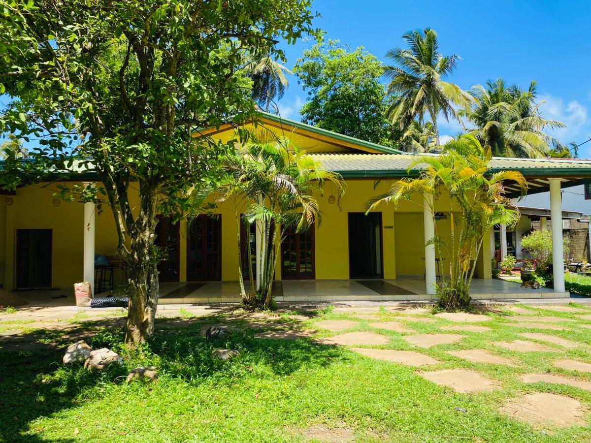 Aramba Resort Dondra Bagian luar foto