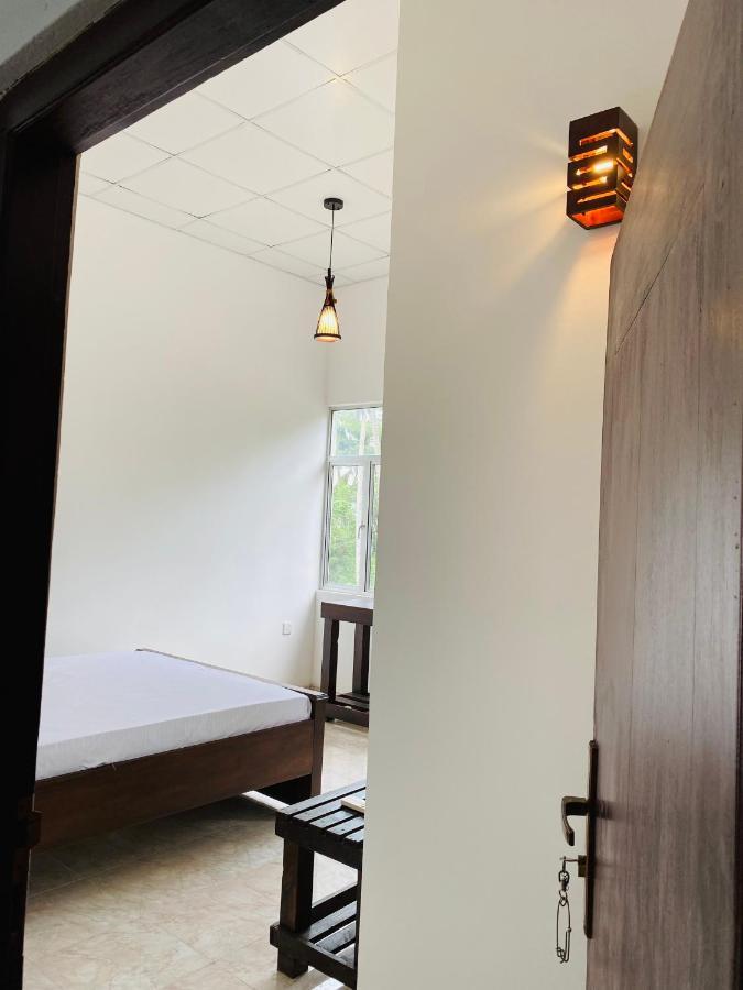 Aramba Resort Dondra Bagian luar foto